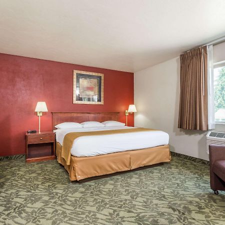 Days Inn By Wyndham Eugene Downtown/University Buitenkant foto