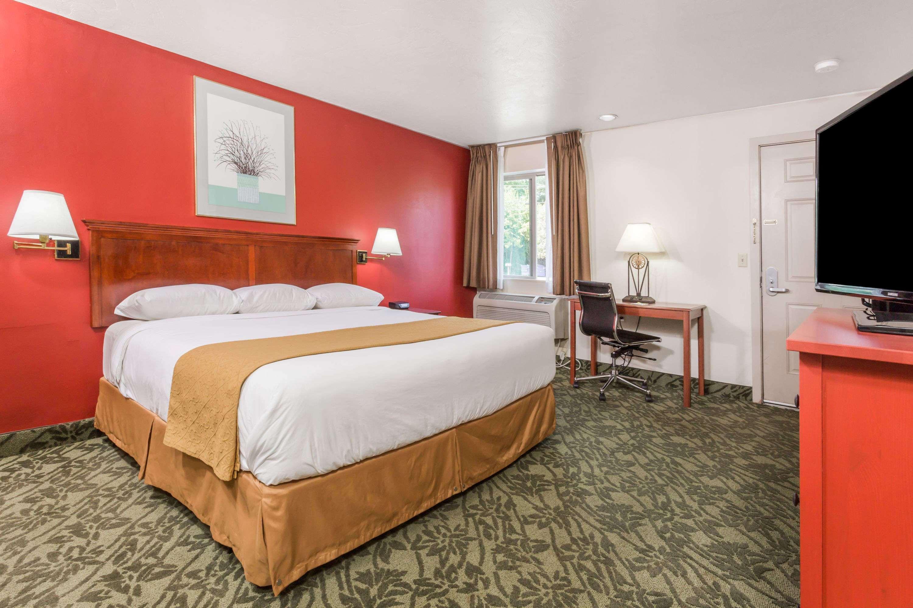 Days Inn By Wyndham Eugene Downtown/University Buitenkant foto