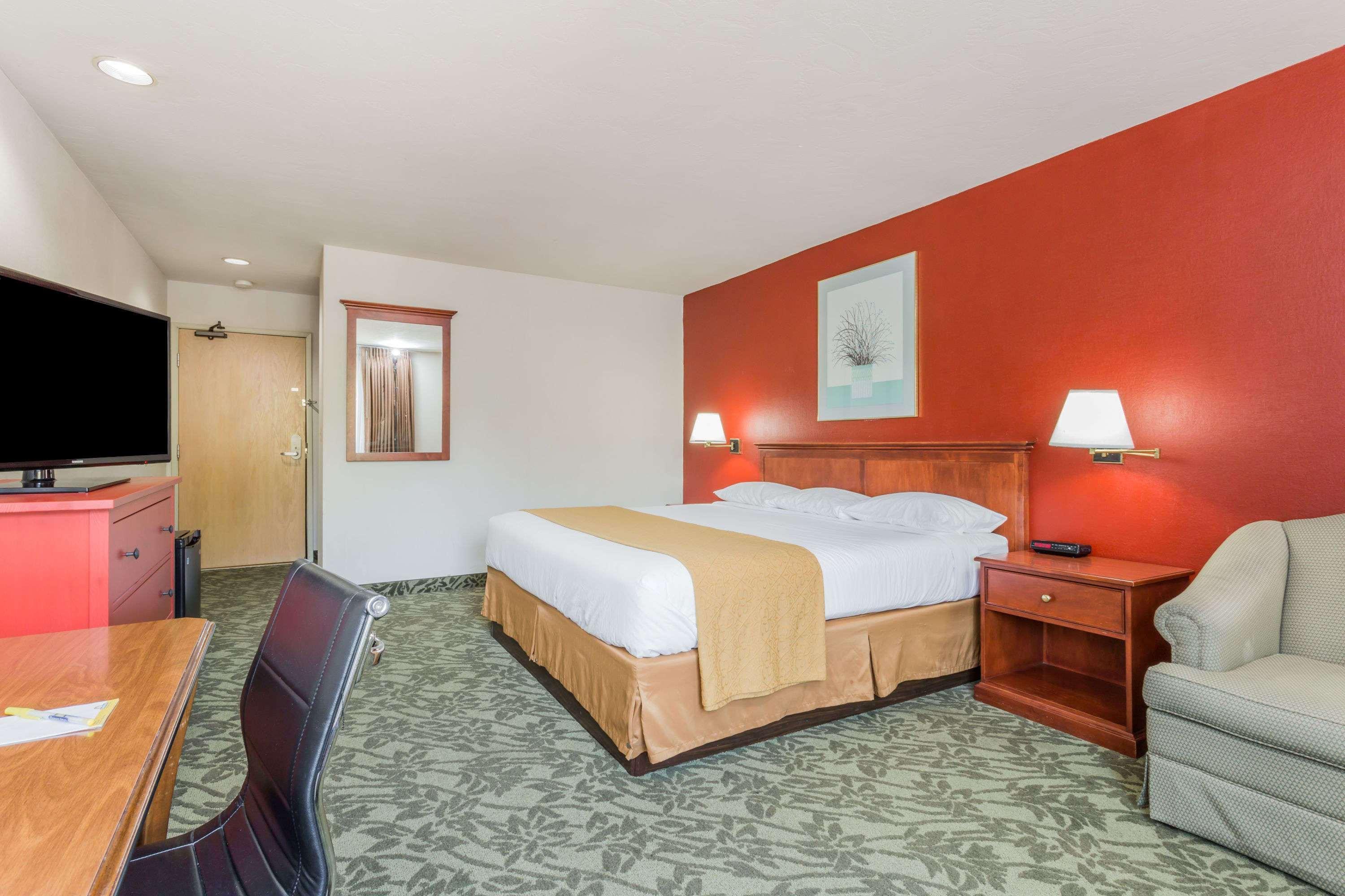 Days Inn By Wyndham Eugene Downtown/University Buitenkant foto